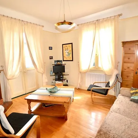- Cozy 2-bedroom - Balcony - 6 People Lägenhet *